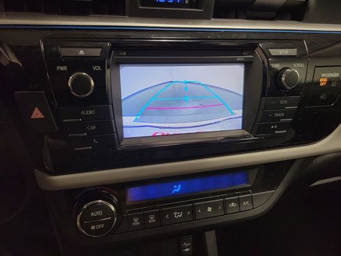 Used 2016 Toyota Corolla LE FWD image 16