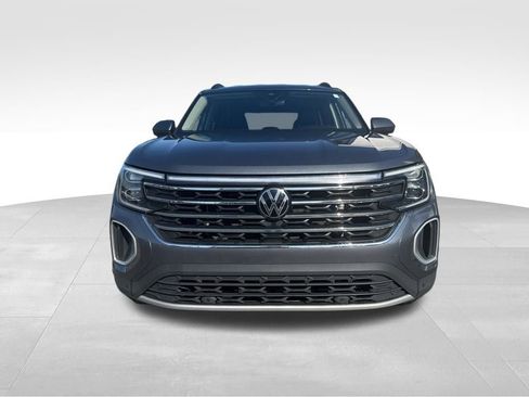 Used 2024 Volkswagen Atlas SE AWD/4WD image 2