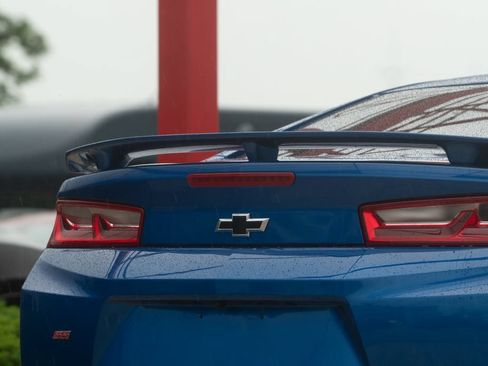 Used 2018 Chevrolet Camaro SS RWD image 28