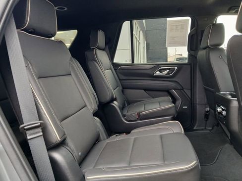 Certified 2022 GMC Yukon SLT w/ SLT Luxury Package AWD/4WD image 18