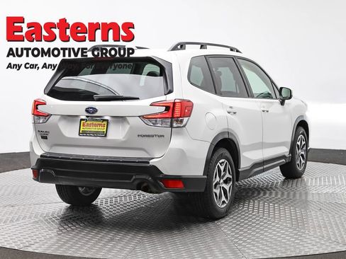 Used 2022 Subaru Forester Premium AWD/4WD image 5