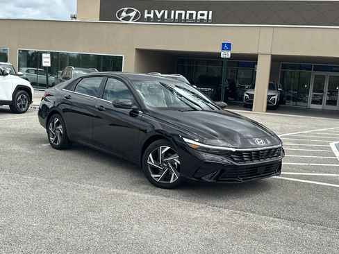 New 2026 Hyundai Elantra Limited FWD image 1
