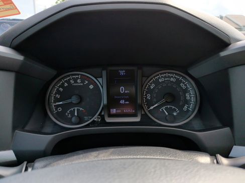 Used 2020 Toyota Tacoma TRD Off-Road w/ Technology Package AWD/4WD image 18