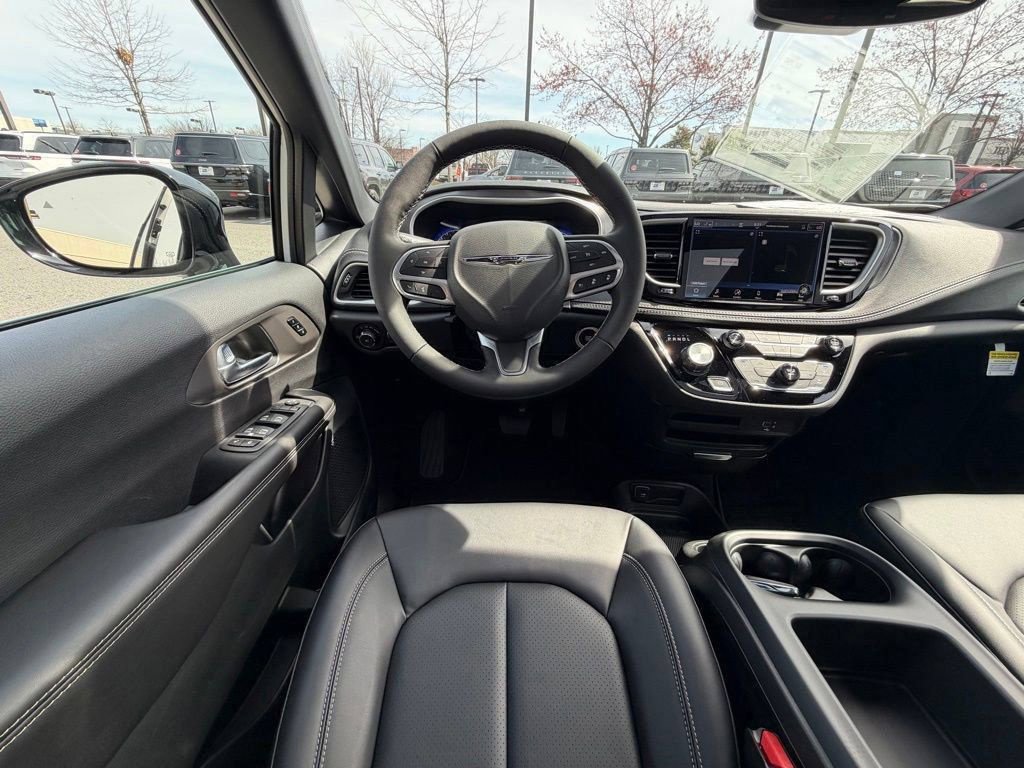 New 2026 Chrysler Pacifica Select FWD image 13