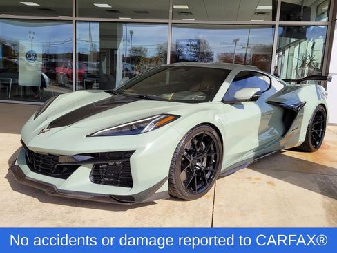 Used 2024 Chevrolet Corvette Z06 w/ Z07 Performance Package image 2