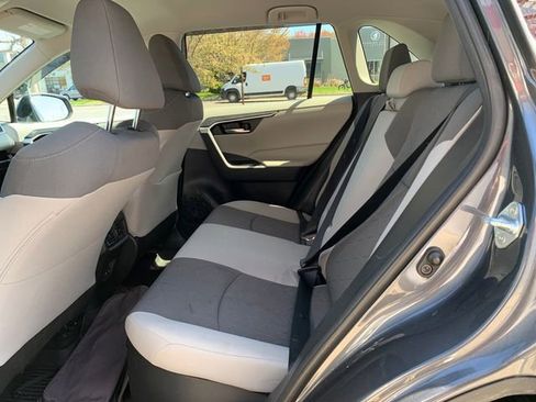 Used 2021 Toyota RAV4 XLE AWD/4WD image 26