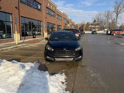 Used 2016 Ford Focus ST w/ Equipment Group 402A image 3