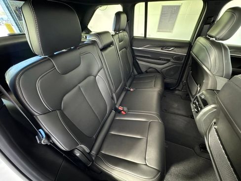 Used 2026 Jeep Grand Cherokee Limited AWD/4WD image 31