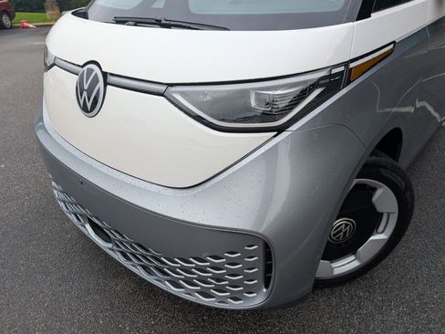 Used 2025 Volkswagen ID. Buzz Pro S Plus RWD image 13
