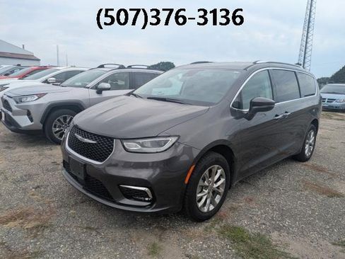 Used 2021 Chrysler Pacifica Touring-L image 1