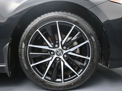 Used 2024 Toyota Camry SE FWD image 5