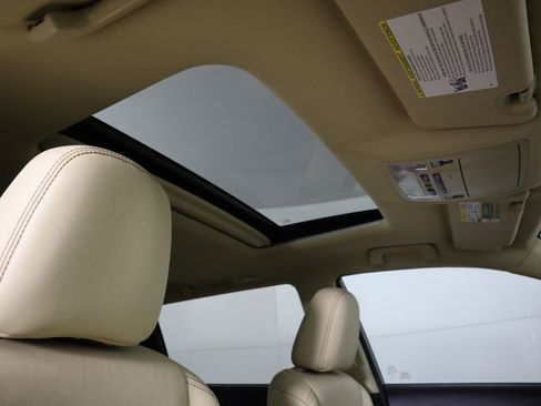 Used 2016 Toyota Highlander XLE image 18