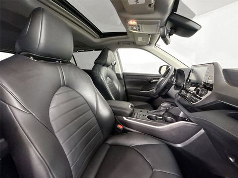 Certified 2022 Toyota Highlander XLE image 54