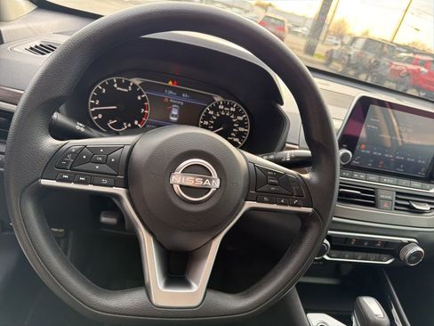 Used 2024 Nissan Altima 2.5 SV image 14