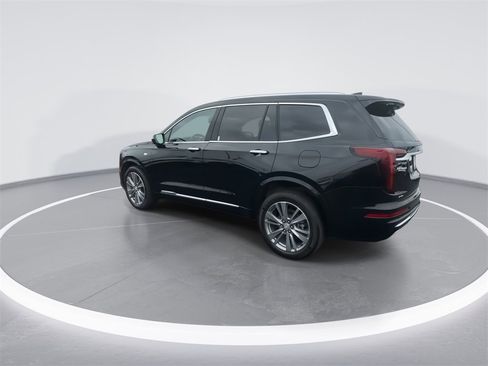 Used 2023 Cadillac XT6 Premium Luxury image 6