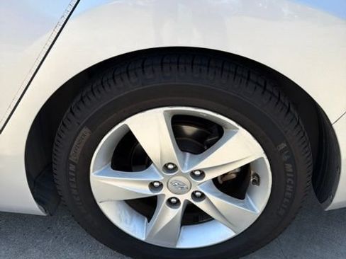 Used 2013 Hyundai Elantra GLS w/ Preferred Pkg FWD image 4