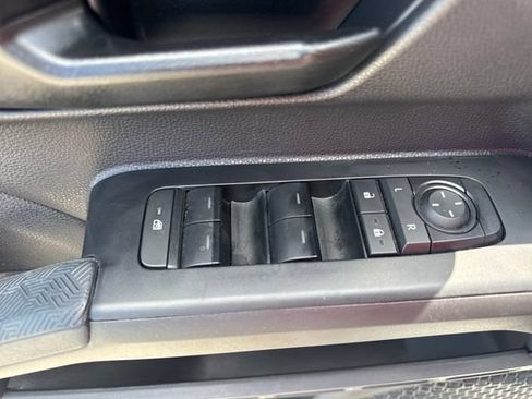 Used 2025 Toyota Tacoma SR5 AWD/4WD image 19