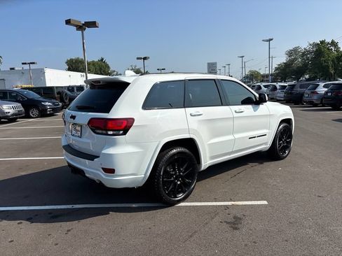 Used 2019 Jeep Grand Cherokee Altitude AWD/4WD image 29