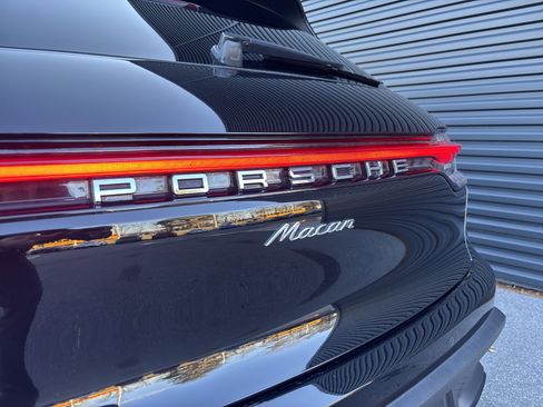 Certified 2022 Porsche Macan image 27