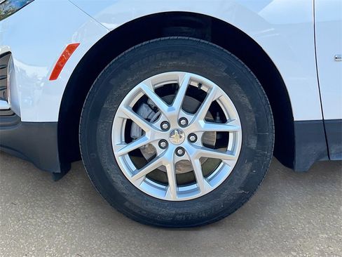 Used 2022 Chevrolet Equinox LT image 28