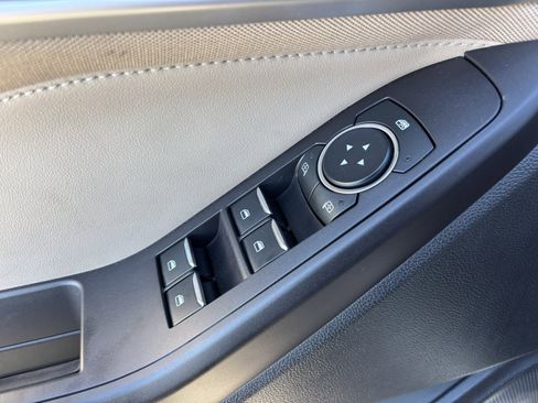 Used 2020 Ford Explorer XLT image 17