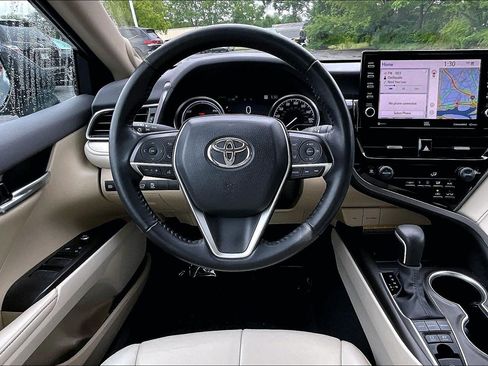 Used 2021 Toyota Camry XLE w/ Navigation Upgrade Package FWD image 5