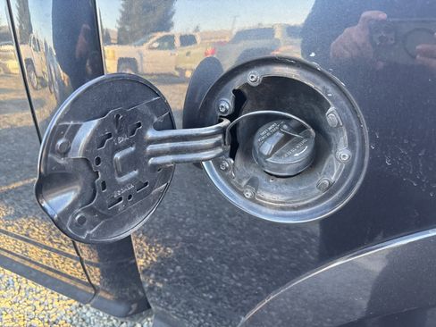 Used 2013 RAM 1500 Laramie w/ Convenience Group image 11