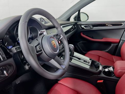 New 2026 Porsche Macan image 4