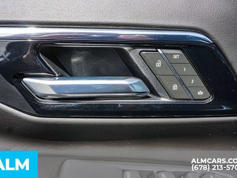 Used 2025 Chevrolet Suburban Z71 AWD/4WD image 50