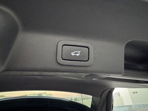 Used 2017 Jaguar F-PACE S image 25