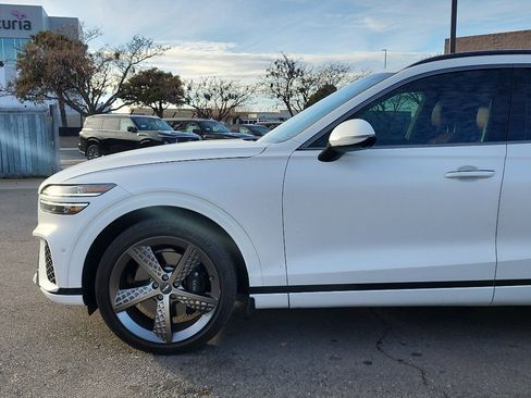 Used 2023 Genesis GV70 2.5T w/ Sport Prestige Package image 10