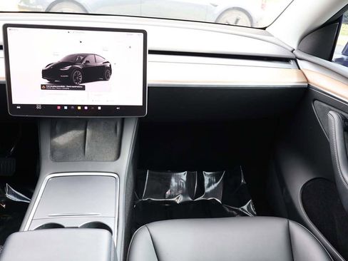 Used 2023 Tesla Model Y Long Range image 38