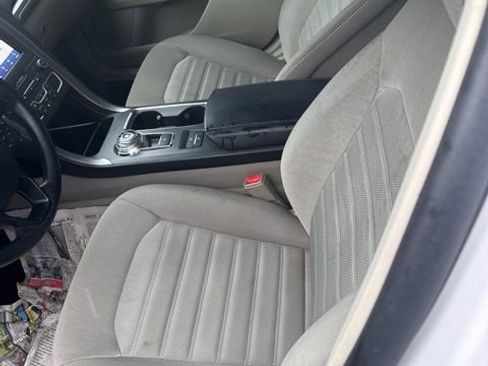 Used 2020 Ford Fusion SE FWD image 4