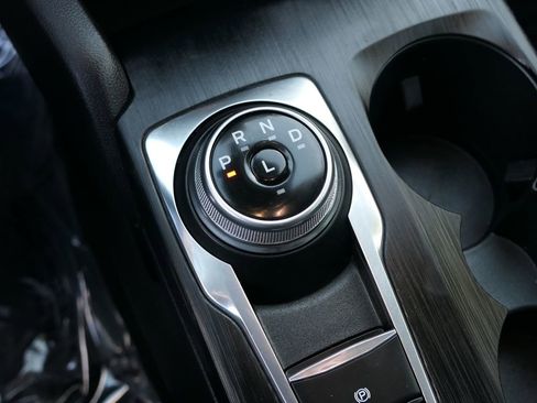 Used 2022 Ford Escape SE w/ SE Sport Appearance Package image 24