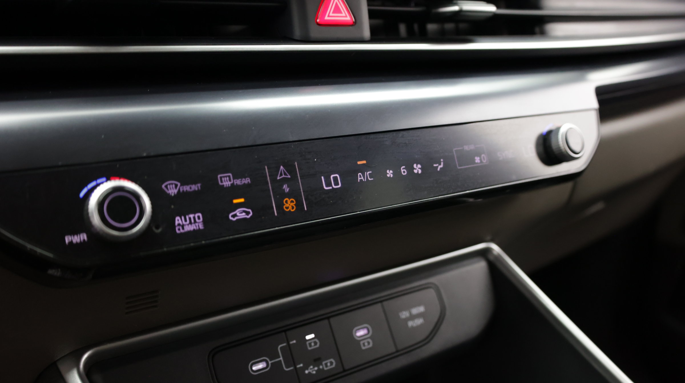 Used 2025 Kia Carnival FWD image 18