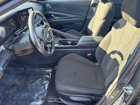 Used 2025 Hyundai Elantra SEL image 23