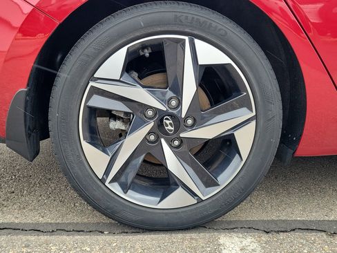 Used 2023 Hyundai Elantra Limited image 5