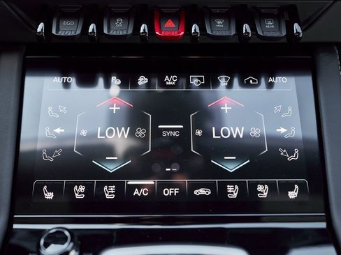 Used 2025 Lamborghini Urus SE image 70