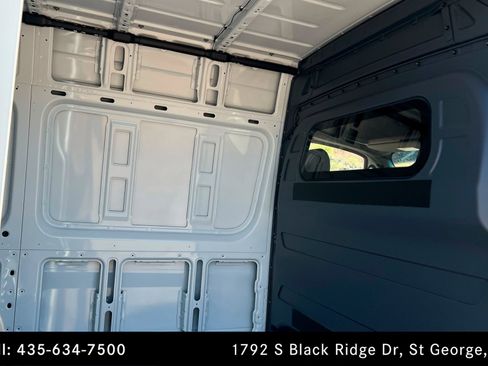 Used 2025 Mercedes-Benz Sprinter 2500 image 19