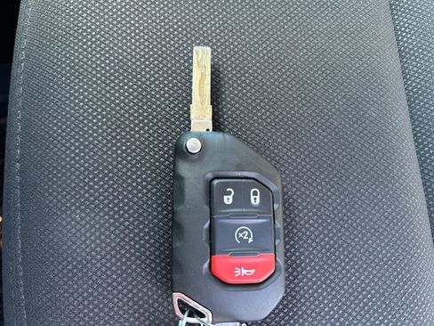 Used 2023 Jeep Wrangler Unlimited w/ Cold Weather Group image 33