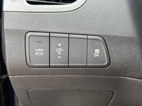 Used 2016 Hyundai Elantra Value Edition FWD image 25