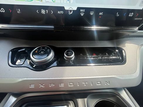 Used 2025 Ford Expedition Active AWD/4WD image 20