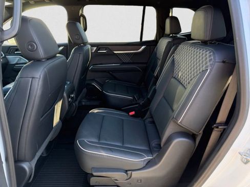 Used 2024 GMC Acadia Denali w/ Super Cruise Package image 18