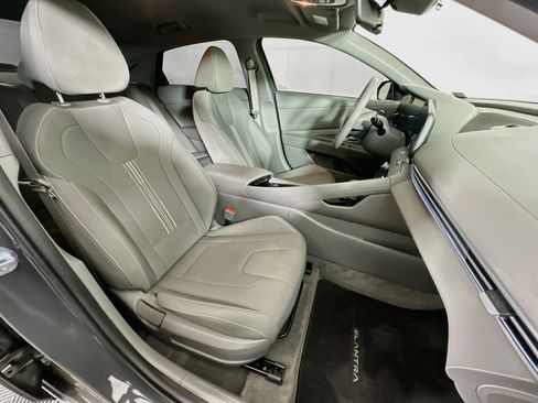 Used 2025 Hyundai Elantra SEL FWD image 30