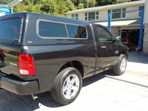 Used 2017 RAM 1500 Express AWD/4WD image 6
