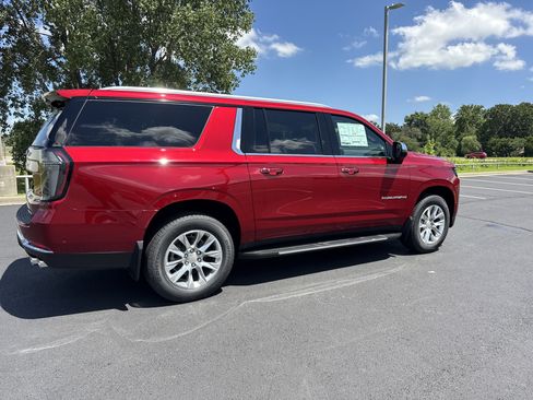 New 2026 Chevrolet Suburban Premier w/ Sun And Tow Package AWD/4WD image 31