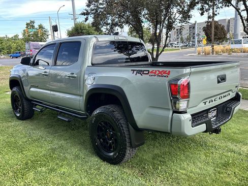 Used 2022 Toyota Tacoma TRD Off-Road w/ Technology Package AWD/4WD image 9