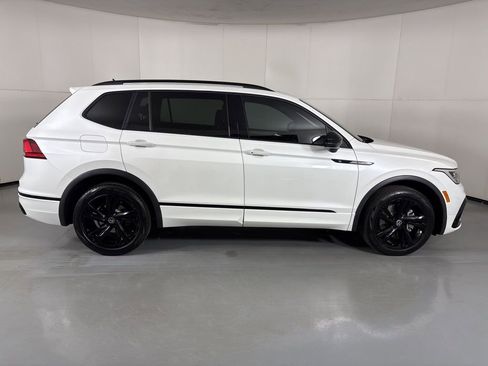 Used 2023 Volkswagen Tiguan SE R-Line image 9