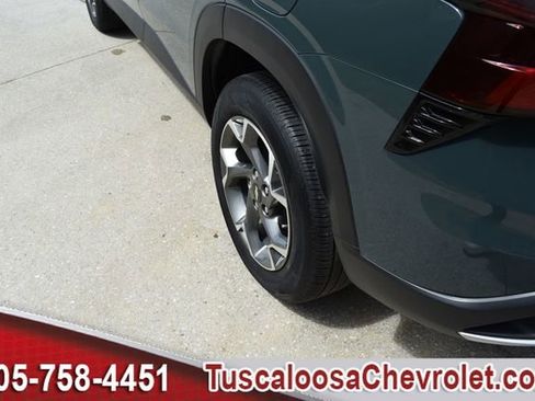 Used 2025 Chevrolet Trax LT FWD image 14