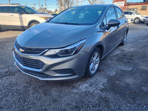 Used 2017 Chevrolet Cruze LT FWD image 3